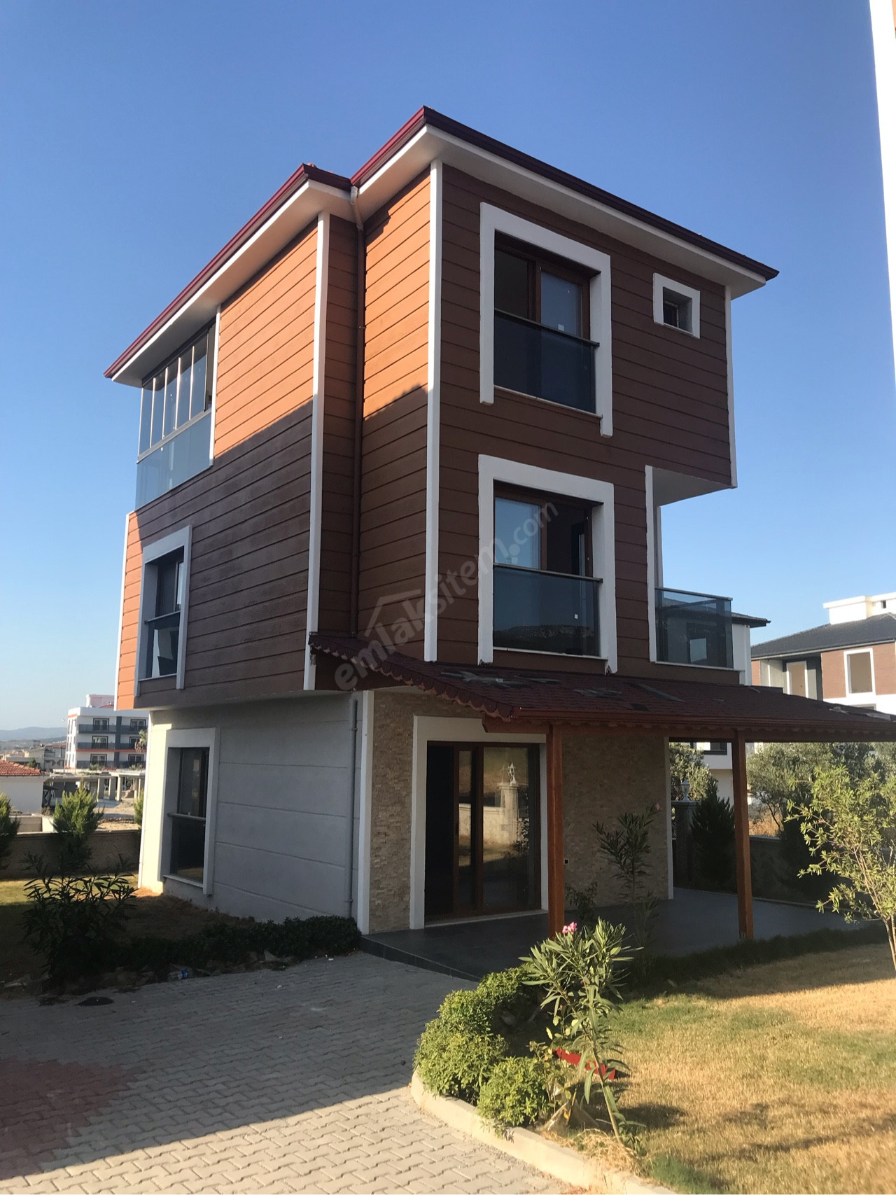 ÖZDEMİR EMLAK VE İNŞAAT Kuşadası konumunda Satılık 220 m2 Villa 595.000