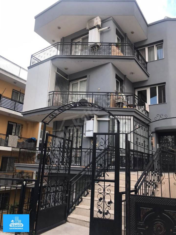 BORNOVA ATATÜRK MAH 3+1 DOĞALGAZLI SATILIK DAİRE