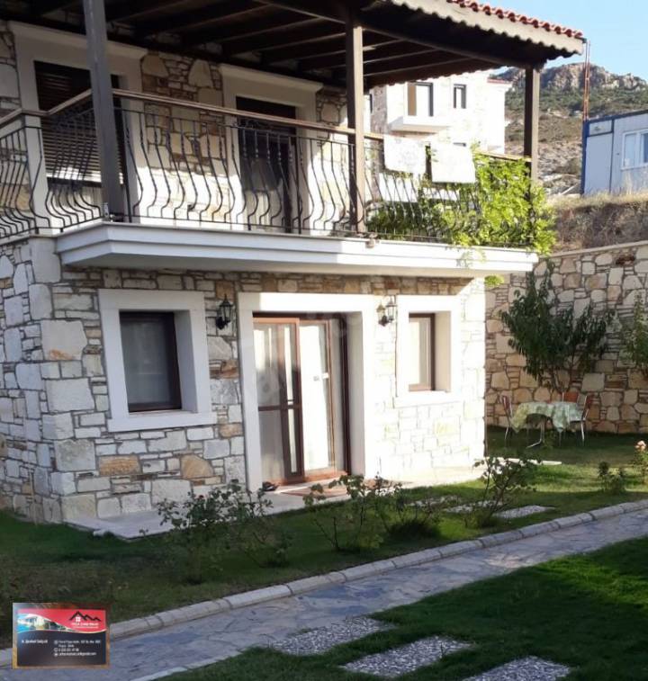 FOÇA ÇARŞI EMLAK Foça konumunda Kiralık 70 m2 Yazlık 6.000 TL ile